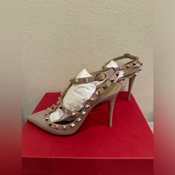 Valentino Rockstud Pointed Pump - Poudre/Nude - Size 38 (7.5/8) Great Condition - Picture 8 of 15